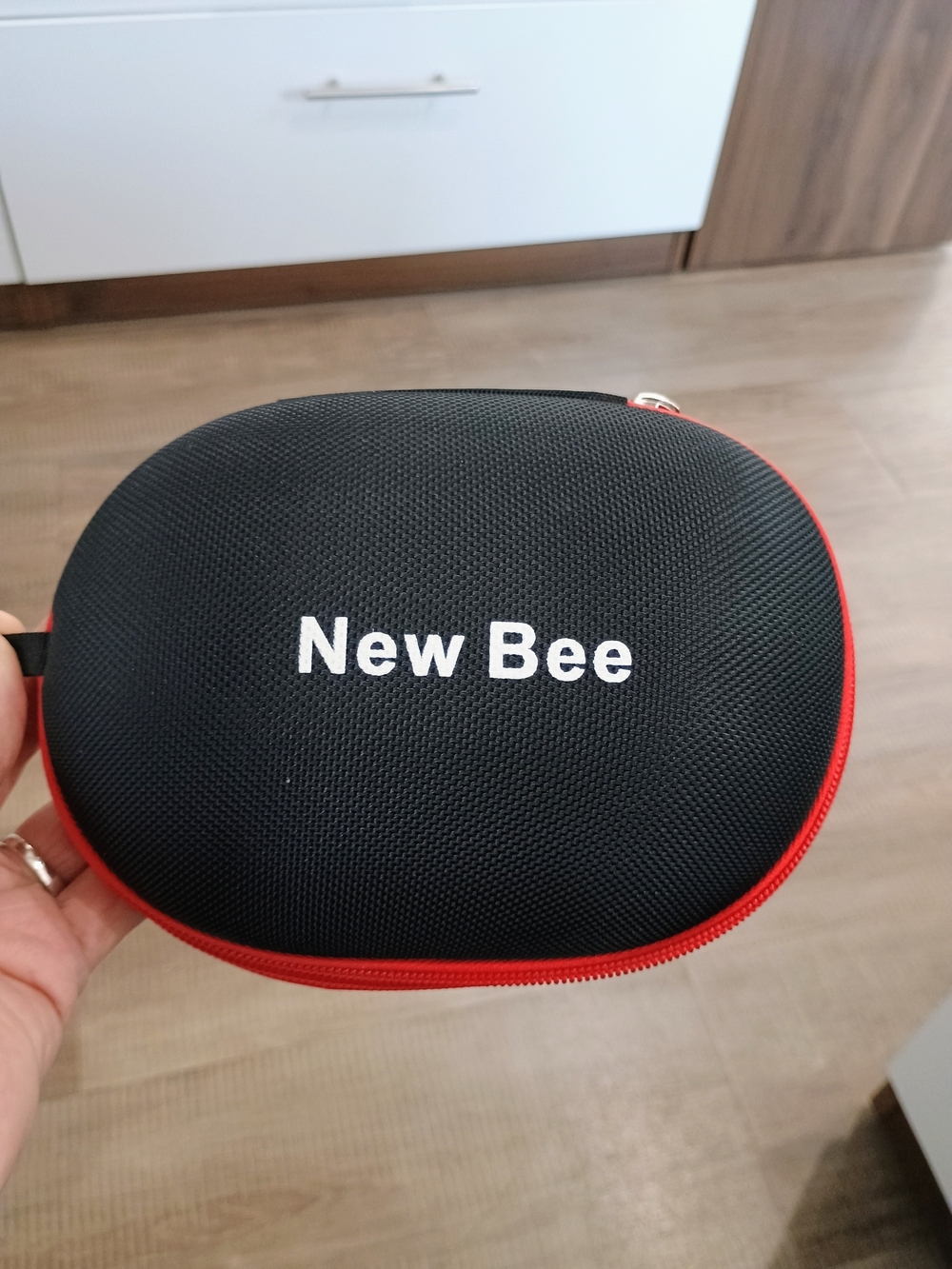 New Bee Black and Red Hard Shell Case